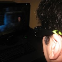 Menikmati Lara Croft yang Mencuat dari Layar