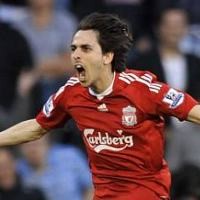 Benayoun Juga Kalahkan Tiang Gawang Fulham