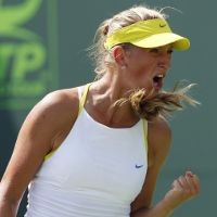 Atasi Serena, Azarenka Juara