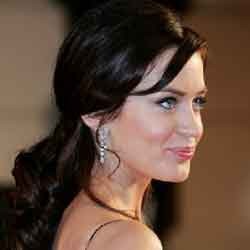 Gaya Gaun Malam Emily Blunt