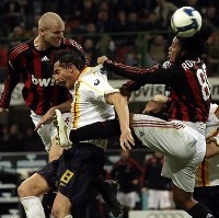 Sepasang Gol Telat Menangkan Milan