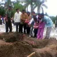 Tembakan Salvo Iringi Pemakaman Pratu Teguh Widodo