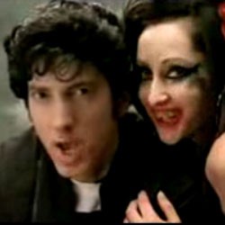 Eminem Ciumi Amy Winehouse di Video Klip Baru