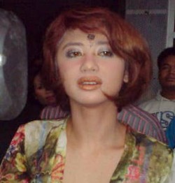 Gara-gara Sidang, Dewi Persik Kurang Goyang