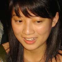 Leony Bantu Hibur Korban Situ Gintung