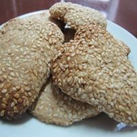 Gurih Renyah Kue Wijen