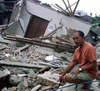 Kantor RW 09 Saritem Ambruk