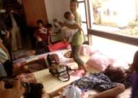 Pengungsi Situ Gintung Diantar Naik Bus ke TPS