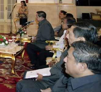 SBY Video Conference Dengan Gubernur