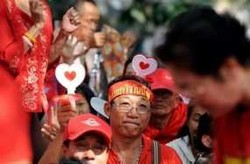 100.000 Demonstran Desak PM Thailand Mundur
