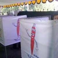 Manula Kesulitan Lipat Kertas Suara