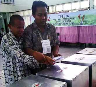 Tuna Netra Ikut Nyontreng