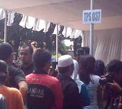 Keluarga Mega Nyontreng Tunggu Puan