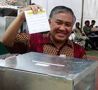 Din Syamsudin dan Istri Nyontreng 