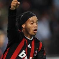 Dinho Tutup Kuping pada Kritik