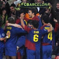 Barca Sendirian di Depan