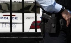 Mahasiswa Yunani Main Tembak di Kampus