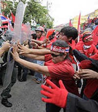 Polisi Thai Siap Bubarkan Pendemo, KTT Asean Jalan Terus