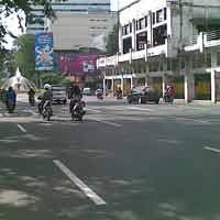 Nikmatnya Melenggang di Jalanan Surabaya