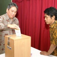 Demokrat Menang di Bulgaria, Golkar-PKS Remis