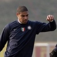 Senin, Masa Depan Adriano Dibahas