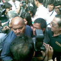 Pembebasan Jaksa Ester dan Dara Rusuh