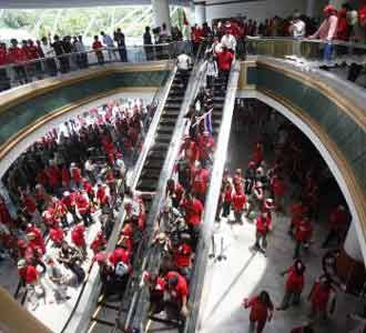 Pendemo Kuasai Hotel Lokasi KTT Asean