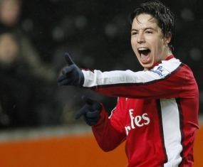 Arsenal Incar Posisi Tiga