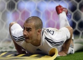 Cannavaro Jadi Rebutan Fans