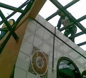 Masjid di Saritem Dibongkar