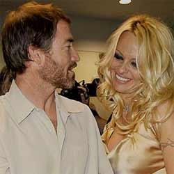 Pesan Gaun Pengantin, Pamela Anderson Nikah Lagi?