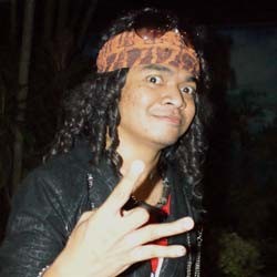 Candil Tahan Emosi Garap Album Solo