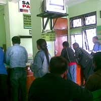 Wajib Pajak di Samsat Capai 300 Orang/Hari