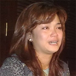 Nangis, Sheza Idris Nyesel Nonton Striptis