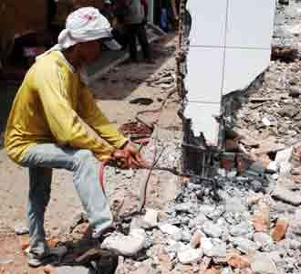 Masjid dan Kantor RW Dibongkar