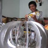 Dengan Kikir, Plat Nopol Jadi Benda Seni