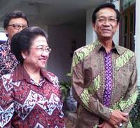 Sultan Tiba di Rumah Mega