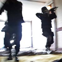 Mobil Polisi Papua Ditembaki, 1 Brimob Tewas & 6 Luka