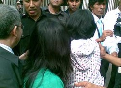 Jaksa Esther dan Dara Absen Wajib Lapor