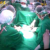 Dokter Pasang 4 Buah Tissue Expander