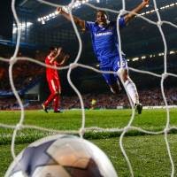 London Suguhkan Drama Hujan Gol