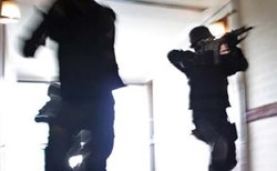 Dibantu TNI, Polri Buru Penyerang Brimob di Papua