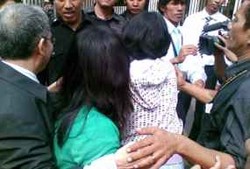 Kejagung: Wajib Lapor Ester & Dara Tak Perlu Izin Jaksa Agung