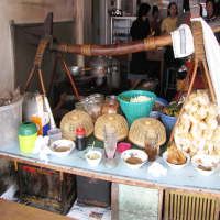 Anget-Anget Menikmati Soto Kudus