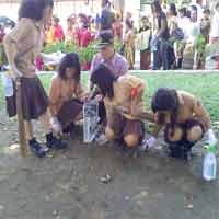 Ratusan Siswa SD Bersih-bersih Trotoar