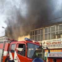 Kebakaran Toko Elektronik di Krian Berhasil Dipadamkan