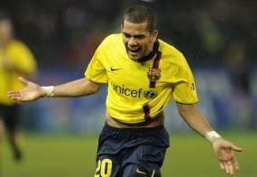 Dani Alves Puji Real Madrid