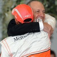 Tanpa Dennis, Hamilton Tetap Dukung McLaren