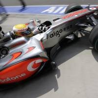 Dennis Coret Hamilton dari Kandidat Juara