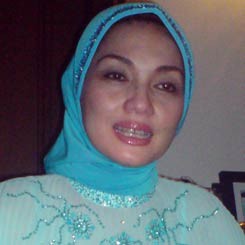 Nia Daniati Ultah ke-45, Farhat Makin Cinta